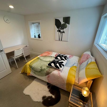 Private Room In A Shared House 溫哥華 外观 照片