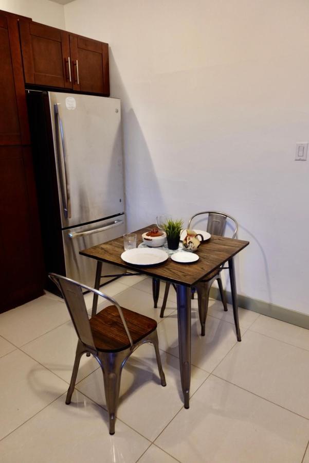 Private Room In A Shared House 溫哥華 外观 照片