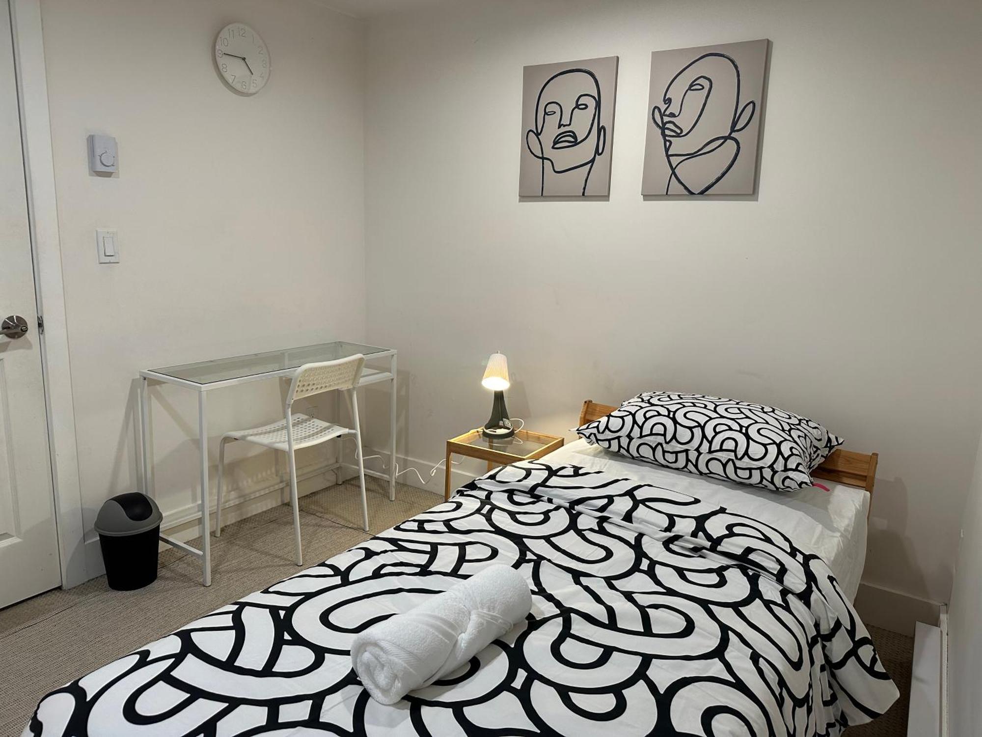 Private Room In A Shared House 溫哥華 外观 照片