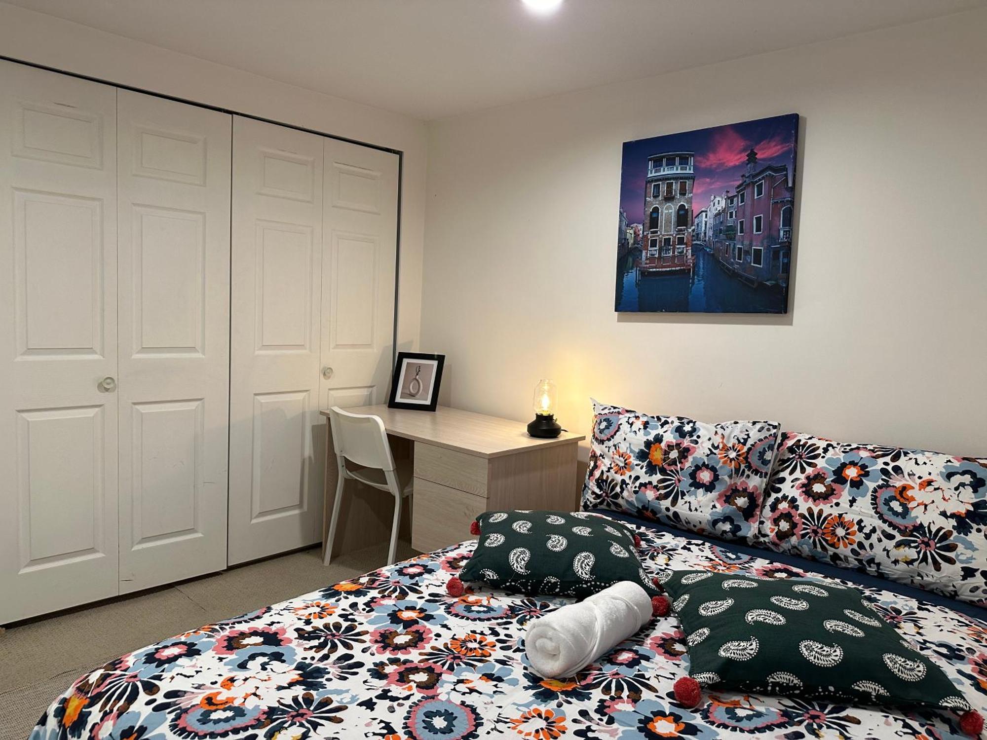 Private Room In A Shared House 溫哥華 外观 照片